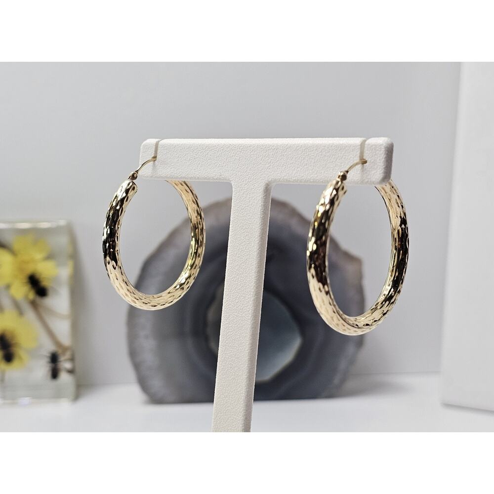 Vintage - Classic 14K Yellow Gold Hollow Diamond Cut Hoop Earrings